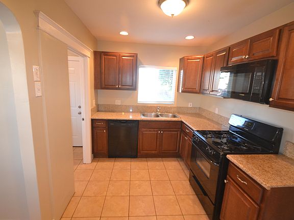 4th image of 1232 W 73rd St