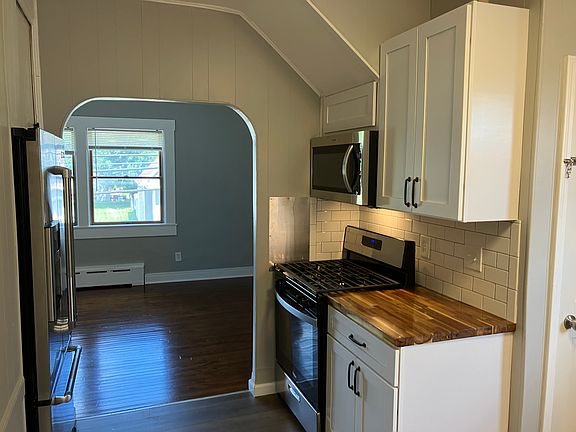 3rd image of 377 Indian Church Rd APT 2
