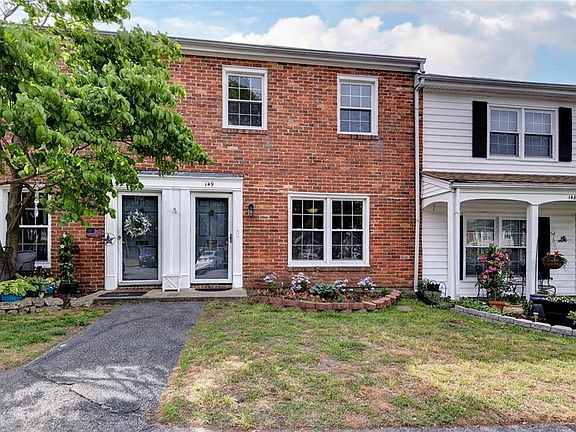 3rd image of 149 Towne Square Dr