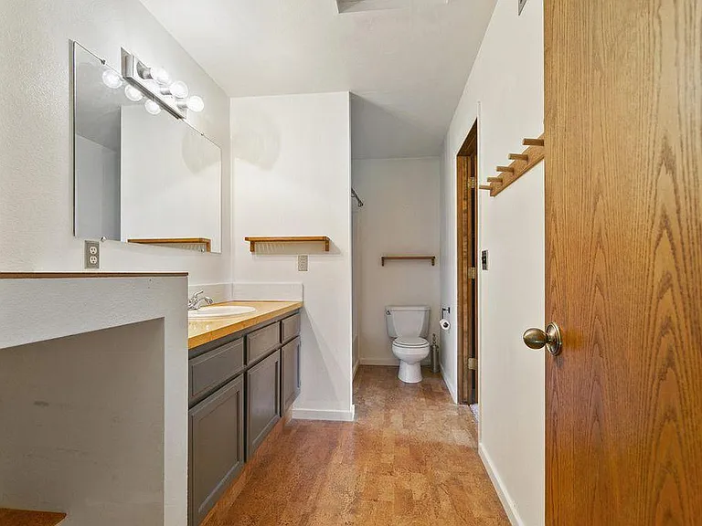 Upstairs bathroom attached to Master Bedroom and hallway