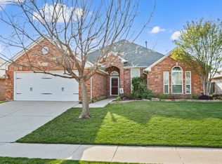 8625 Shadow Trace Dr, Fort Worth, TX 76244