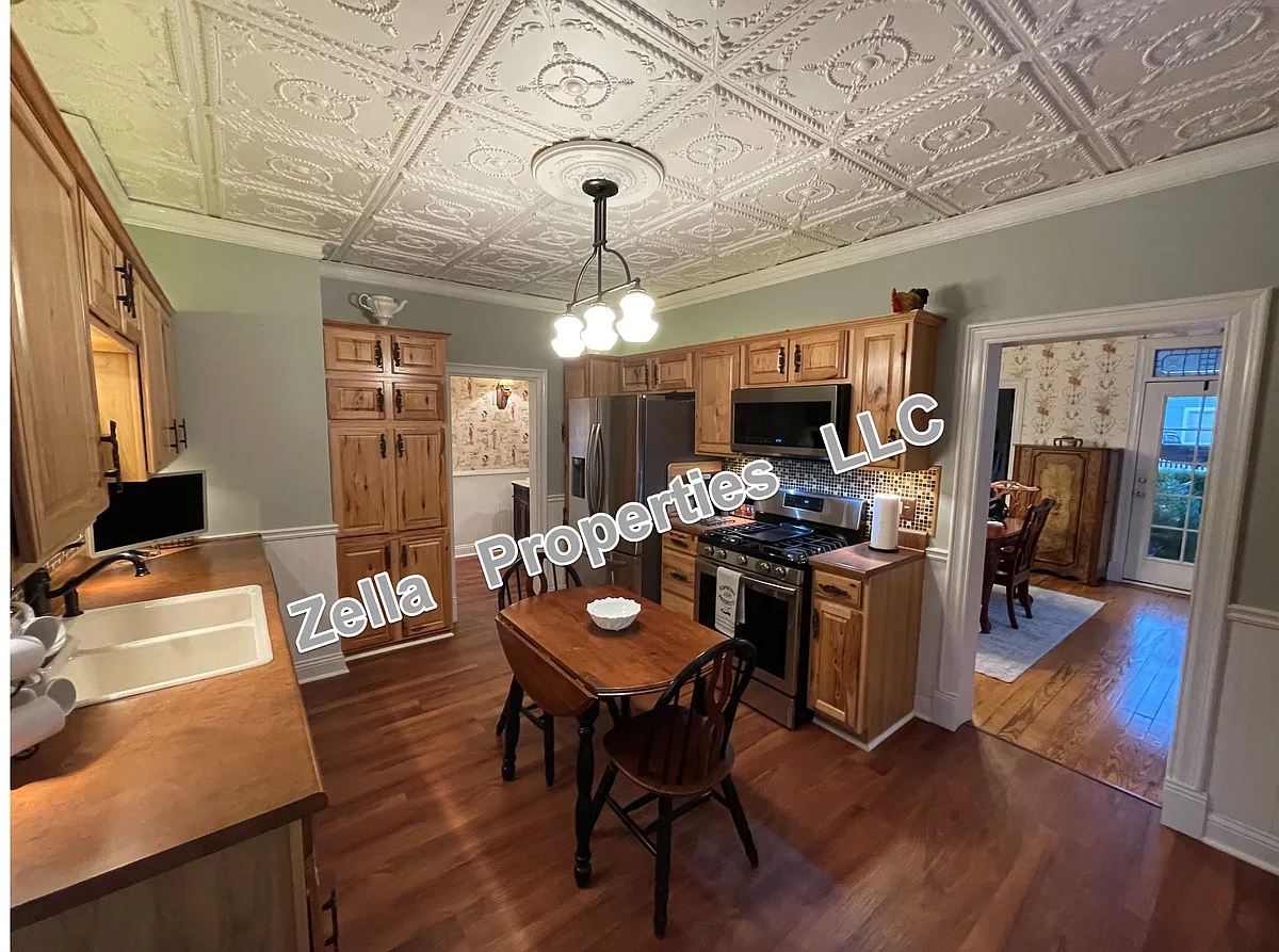 kitchen - 635 N High St