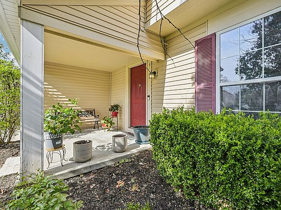 3rd image of 6841 Riverside Glen Ct