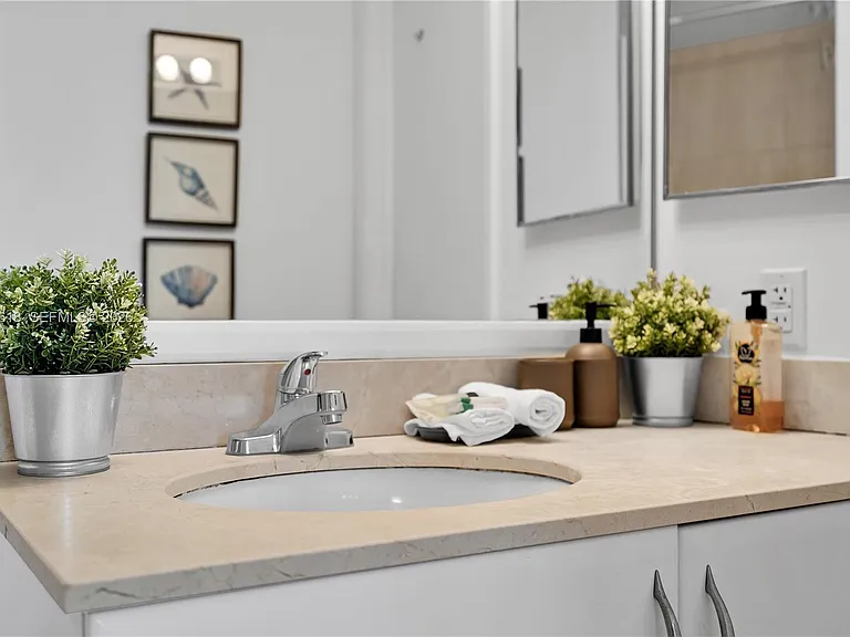 1750 N Bayshore Dr #5310 — Photo 30