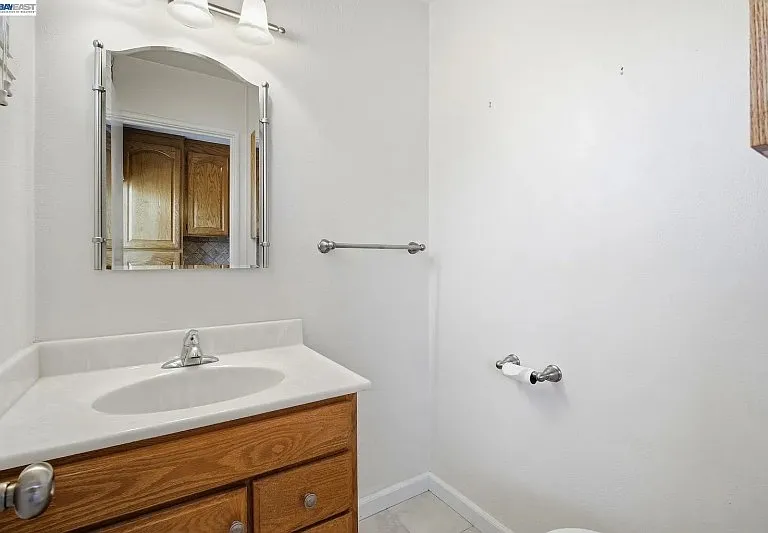 930 Castle St — Photo 23