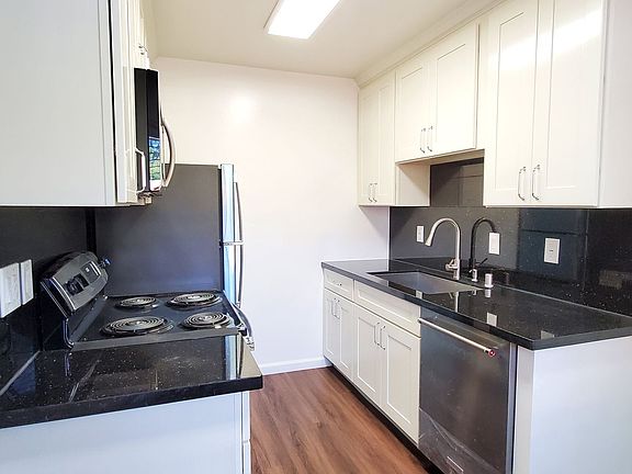 2nd image of 1582 Albatross Dr #1