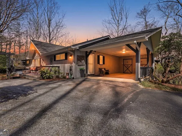 499 Ridgepole Dr, Dillard, GA 30537