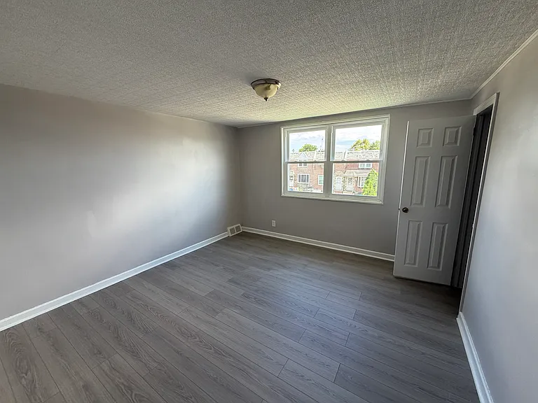 6346 Cottage St — Photo 8
