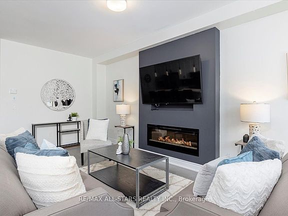 5th image of 2105 Wilson St