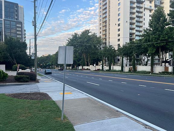 4th image of 2479 Peachtree Rd NE APT 412