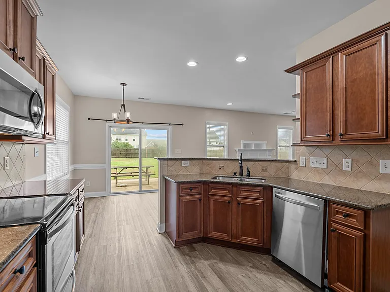 133 Lockwood Dr — Photo 16
