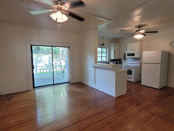 4th image of 105 E Germania St