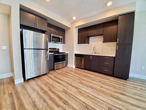 3rd image of 1959 Columbia St #504