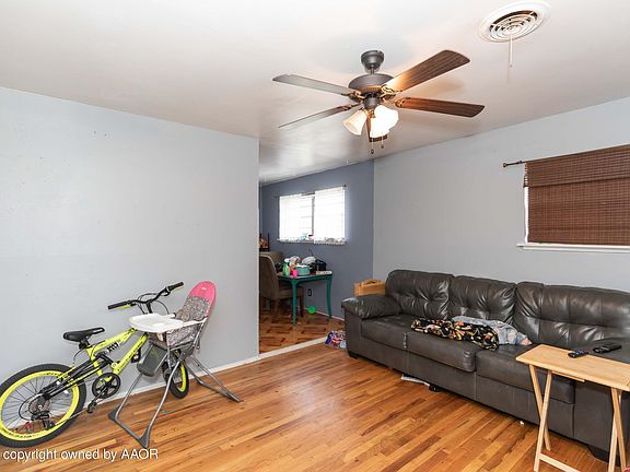 5th image of 923 Heather St