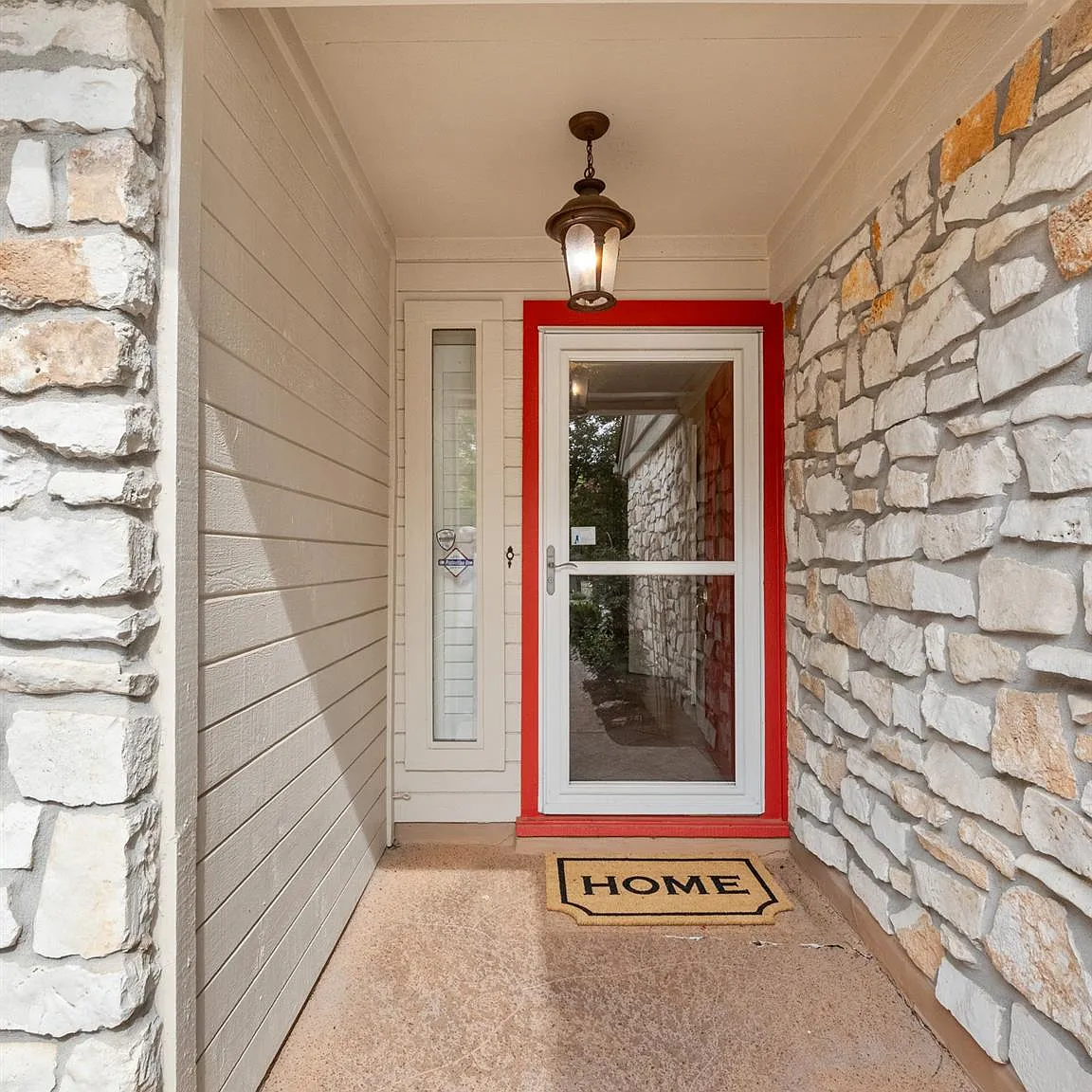 4 bed, 2.0 bath, 2083 sqft, $3,200 — Photo 4
