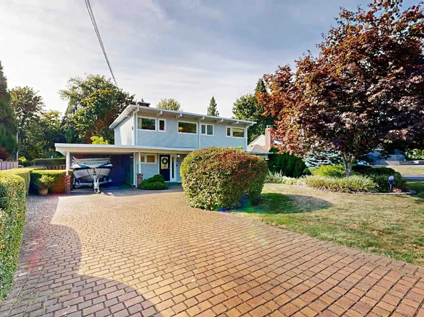 901 Dundonald Dr, Pt Moody, BC V3H 1B8