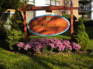57 Broadlawn Park APT 3, Chestnut Hill, MA 02467