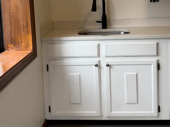 132 Dodge St APT 1, Beverly, MA 01915