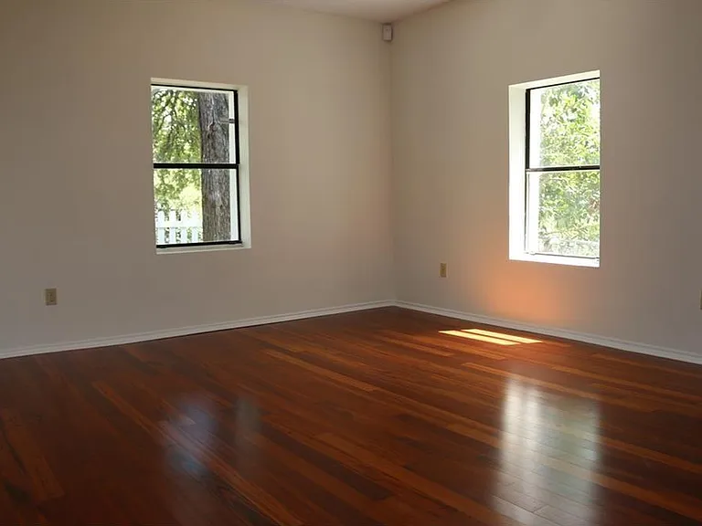 1166 Ridgeway Dr — Photo 2