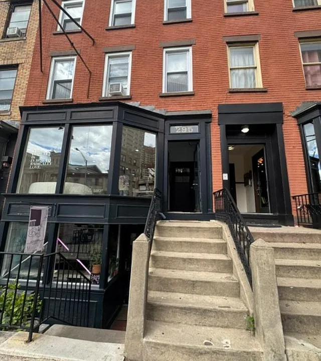 295 Grove St