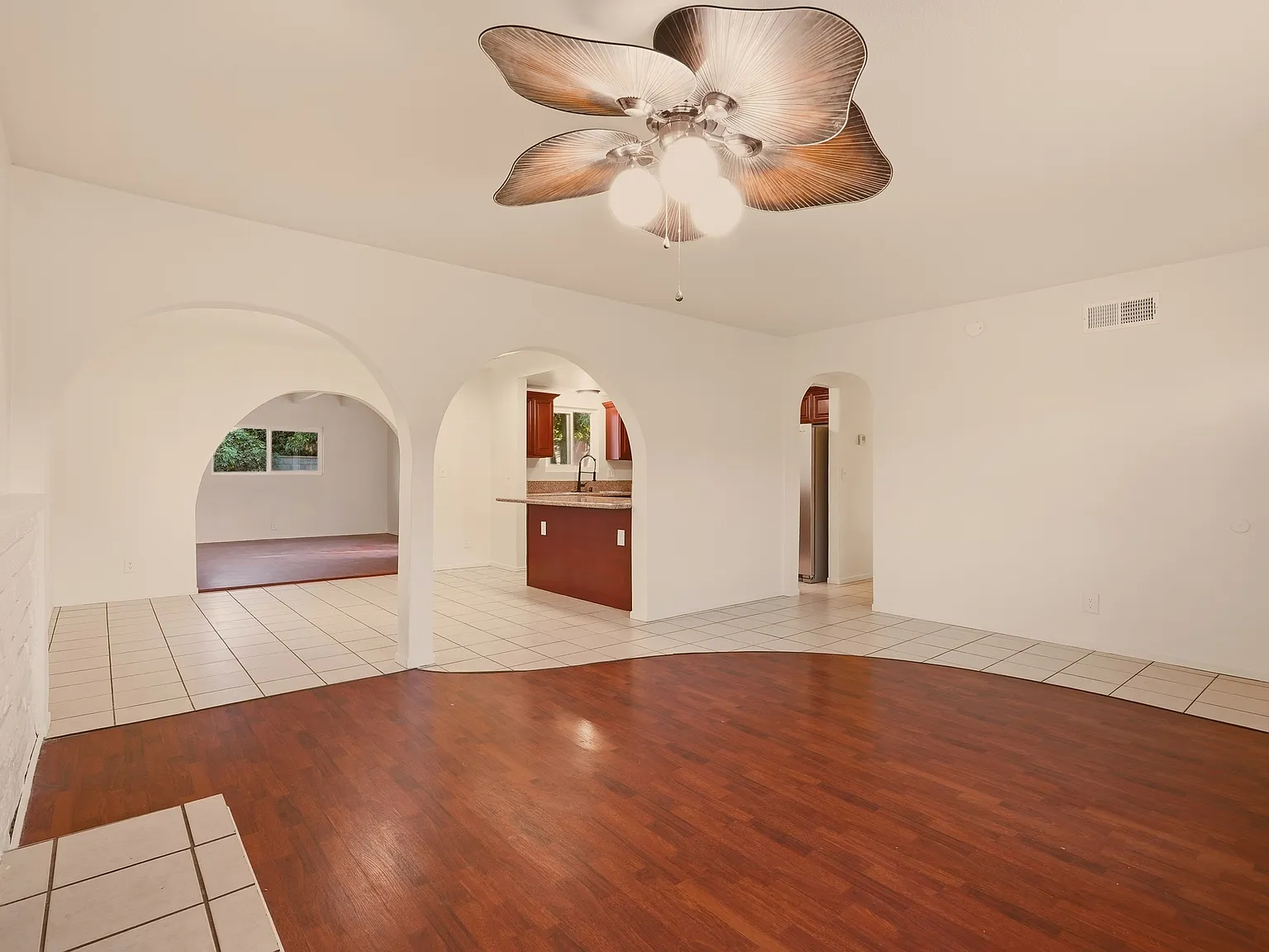 3 bed, 1396 sqft, $3,895 — Photo 3