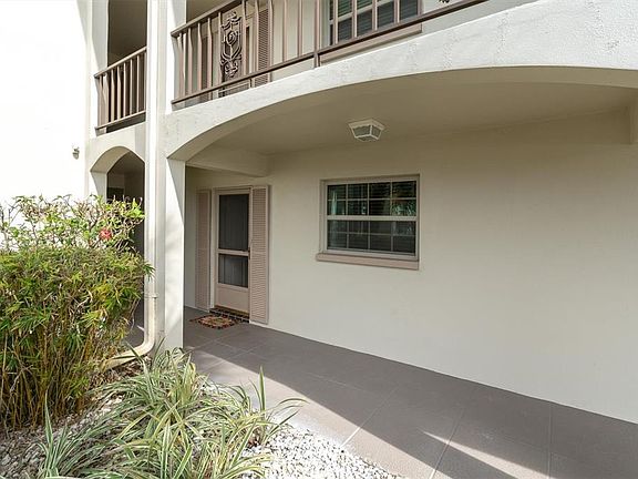 3rd image of 19029 Us Highway 19 N APT 7-8