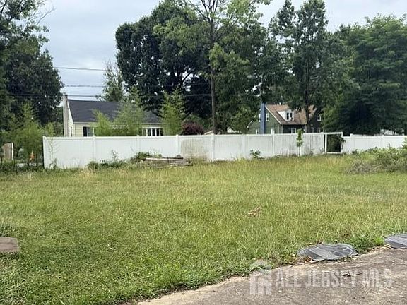 5th image of 970 Hamilton St