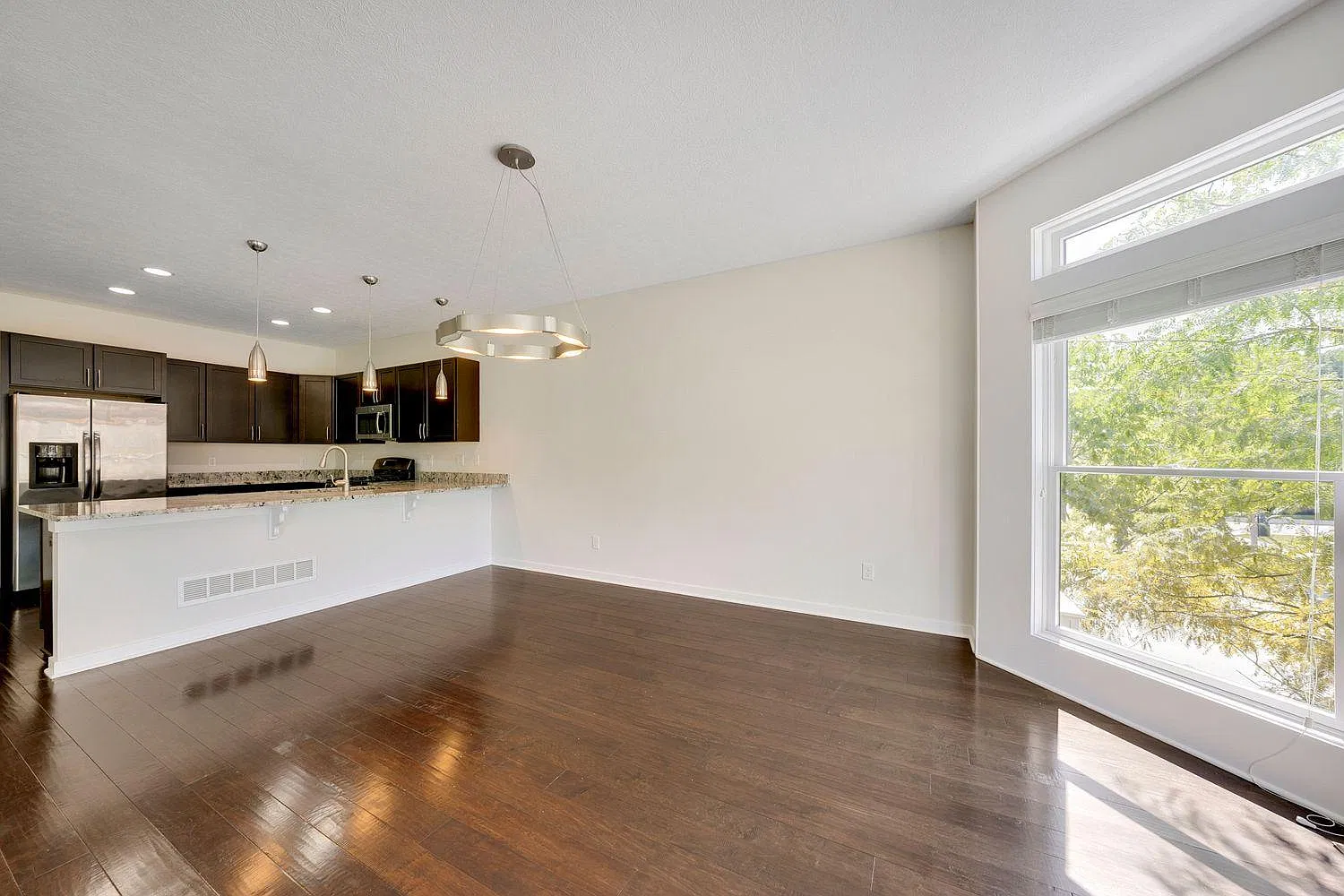 2 bed, 2.5 bath, 1792 sqft, $3,700 — Photo 4