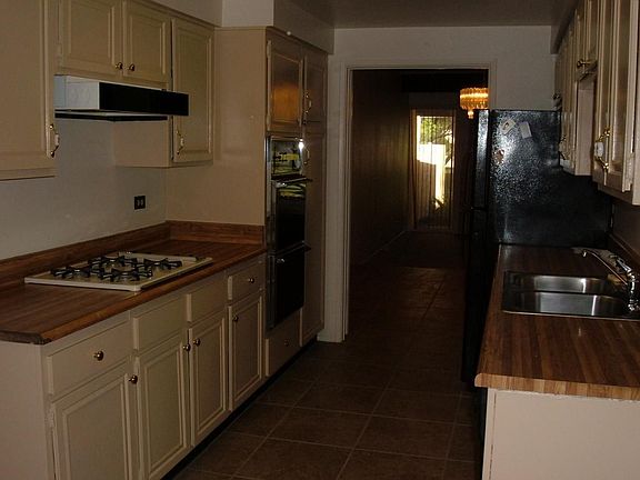 4th image of 146 W Tam Oshanter Dr