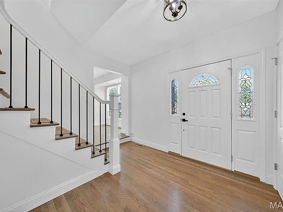 3rd image of 107 Falmouth Dr
