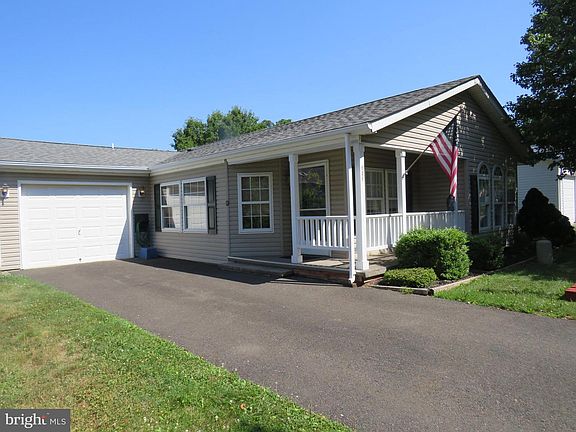 2nd image of 638 Spicebush Ct