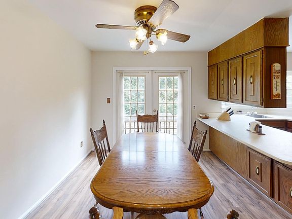 3rd image of 11003 Greenwood Ct