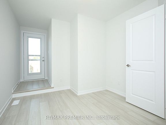 5th image of 128 Brockley Dr