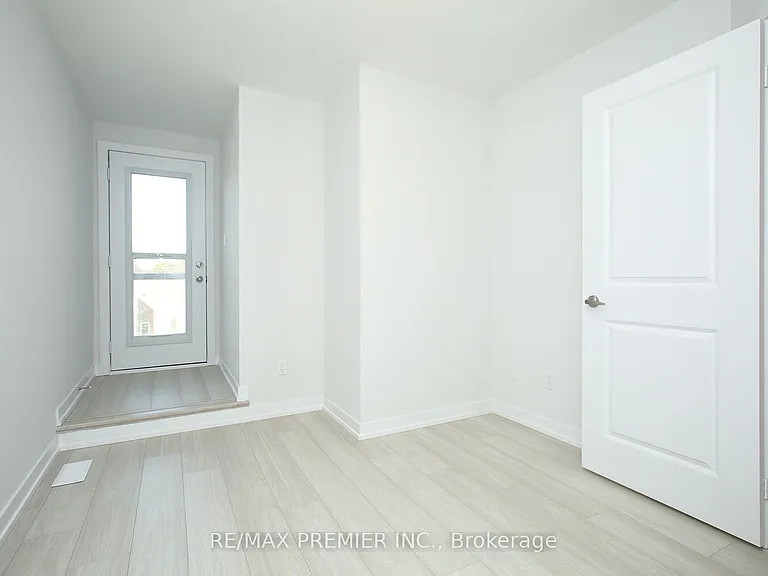 128 Brockley Dr — Photo 5