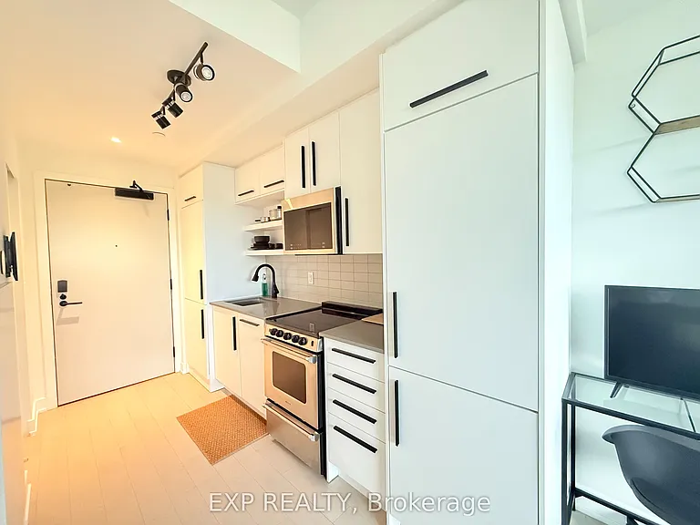 560 Rideau St #423 — Photo 1