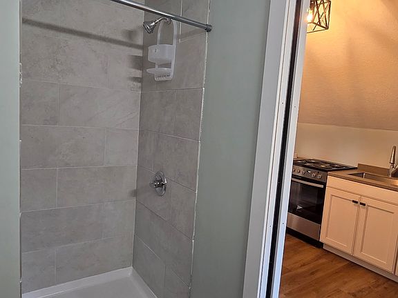 4th image of 915 1/2 S 8th St #915-1/2