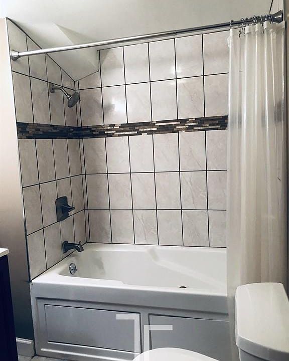 1st image of 1524 N Milwaukee Ave APT 2R