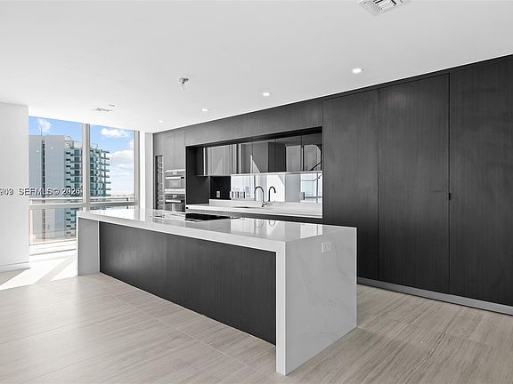 3rd image of 851 NE 1st Ave #5001