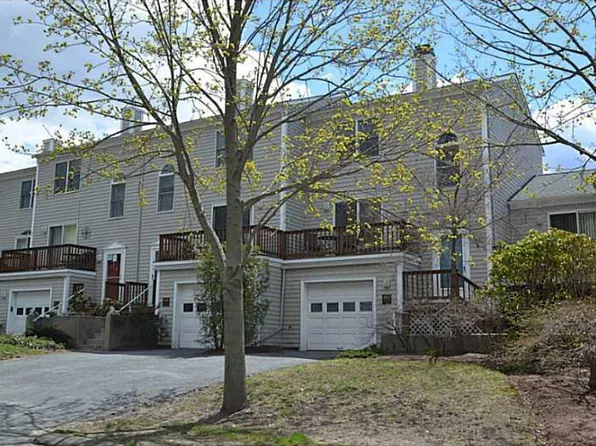 403 North Ln, Bristol, RI 02809