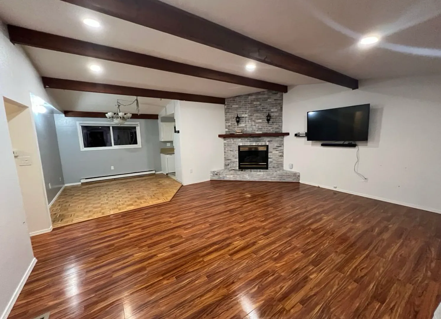 Well cared for 3 bedroom/ 2 bathroom Ranch Style home in Palmer with fenced in back yard and 2 ca... — Photo 2