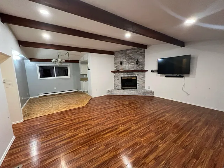 564 N Denali St — Photo 2