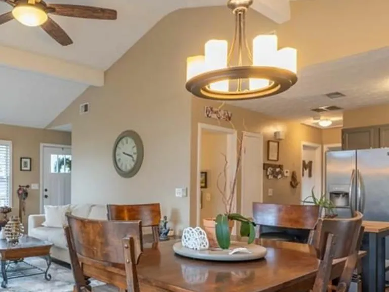 628 Lake Dr — Photo 5