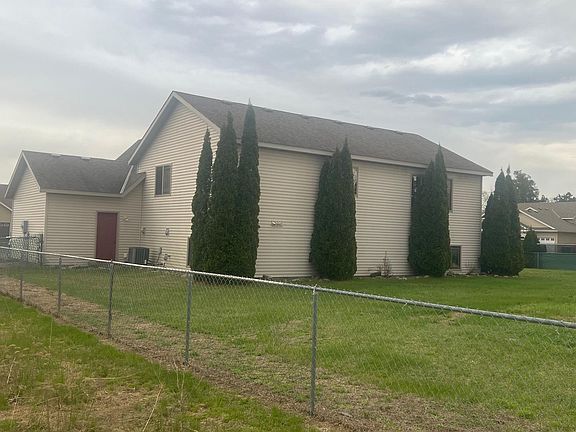 3rd image of 39925 Garden Ct