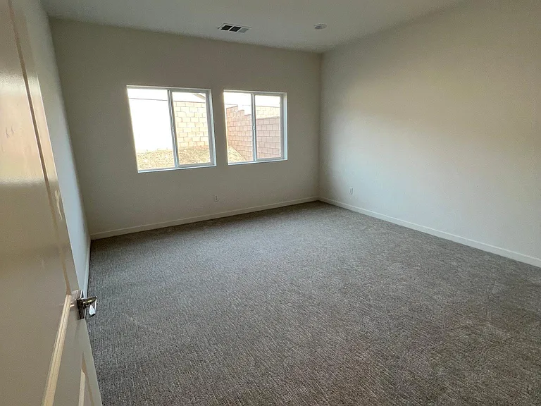 15544 Kings Peak Dr — Photo 25