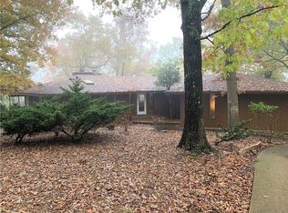 26 Cherokee Pl, Holiday Island, AR 72631