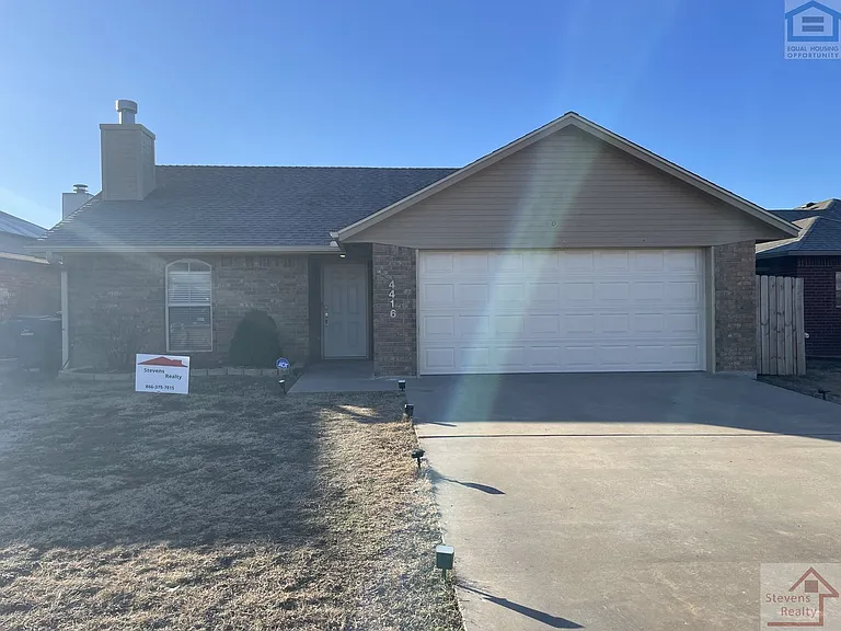 4416 SW Hickory Ln — Photo 2