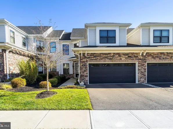 40 Dogleg Ln, Lawrence, NJ 08648