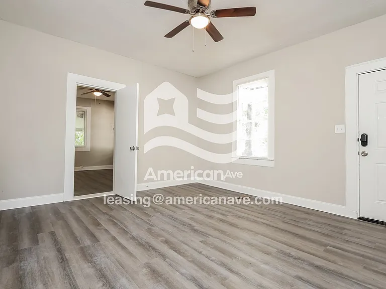1504179_005_wm_-_living_room_13013854.jpg