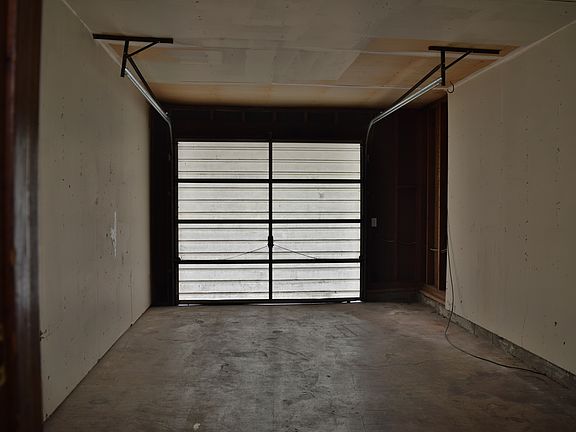 4th image of 2433-2461 Newton St #2433