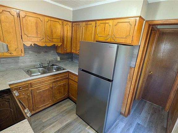 4th image of 1216 Alexander St